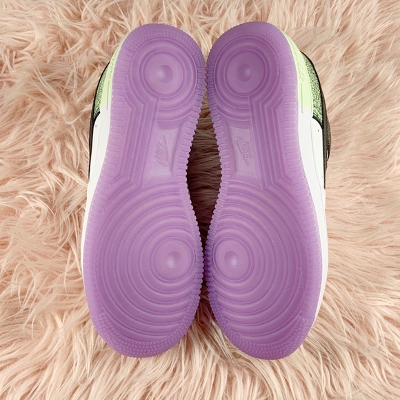 New Nike Women’s Air Force 1 Sneakers - Picture 5 of 7